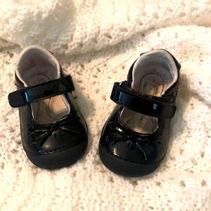 Stride rite memory form walking shoes